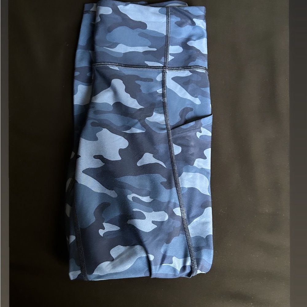 BLUE CAMO LEGGINGS WITH POCKETS!